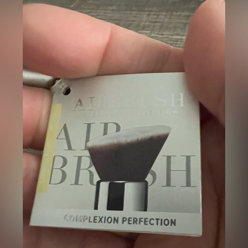 It Cosmetics NWT Airbrush Complexion Perfection foundation brush - Picture 4 of 9